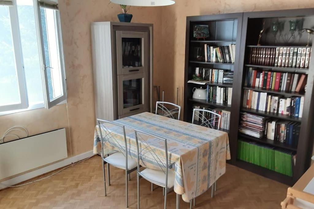Grand T1 Meuble Διαμέρισμα Saint-Flour  Εξωτερικό φωτογραφία